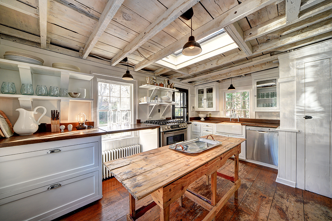 The Oldest Home In The Hamptons Is Currently Listed For 2 4m 64 Union St Kitchen