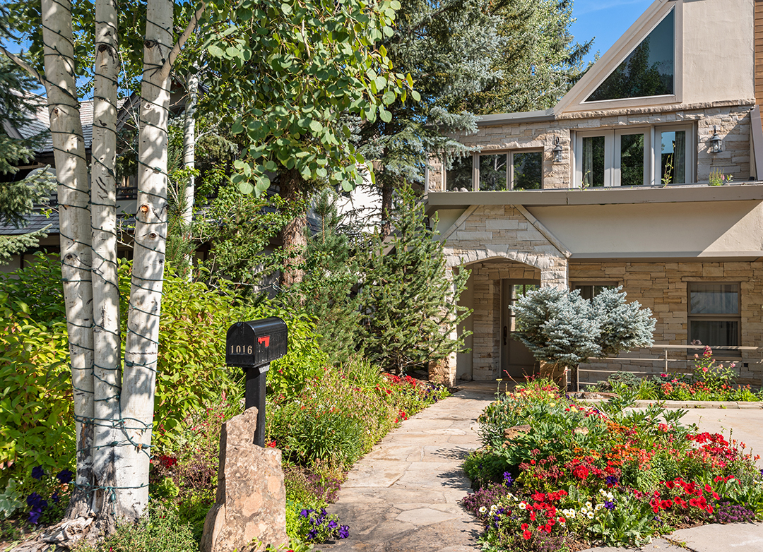 Rhobhs Kyle Richards And Mauricio Umansky List Their Luxurious Aspen Getaway 02