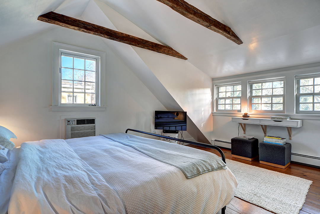The Oldest Home In The Hamptons Is Currently Listed For 2 4m 64 Union St Bed2