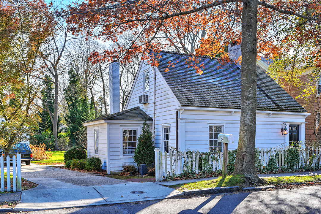 The Oldest Home In The Hamptons Is Currently Listed For 2 4m 64 Union St Front2