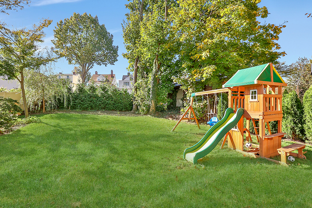 Yankees Legend Lou Gehrig Once Owned This New Rochelle Charmer Now Up For Sale Q