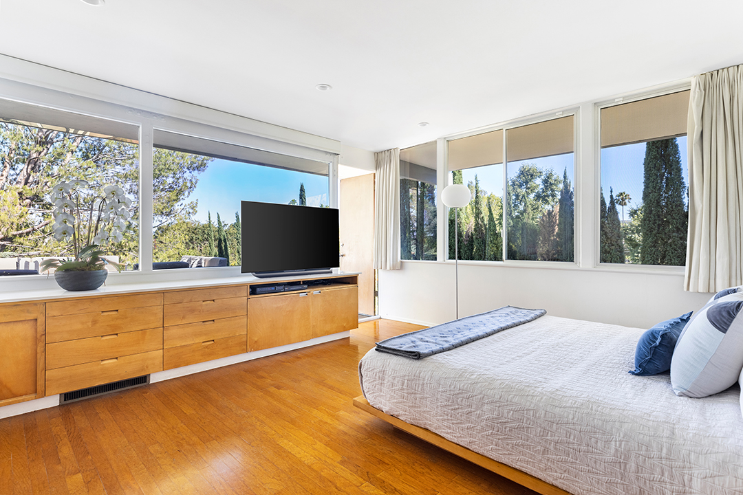 Celebrity Stylist Jeanne Yang Seeks 3 3m For Richard Neutras J N Baldwin House B