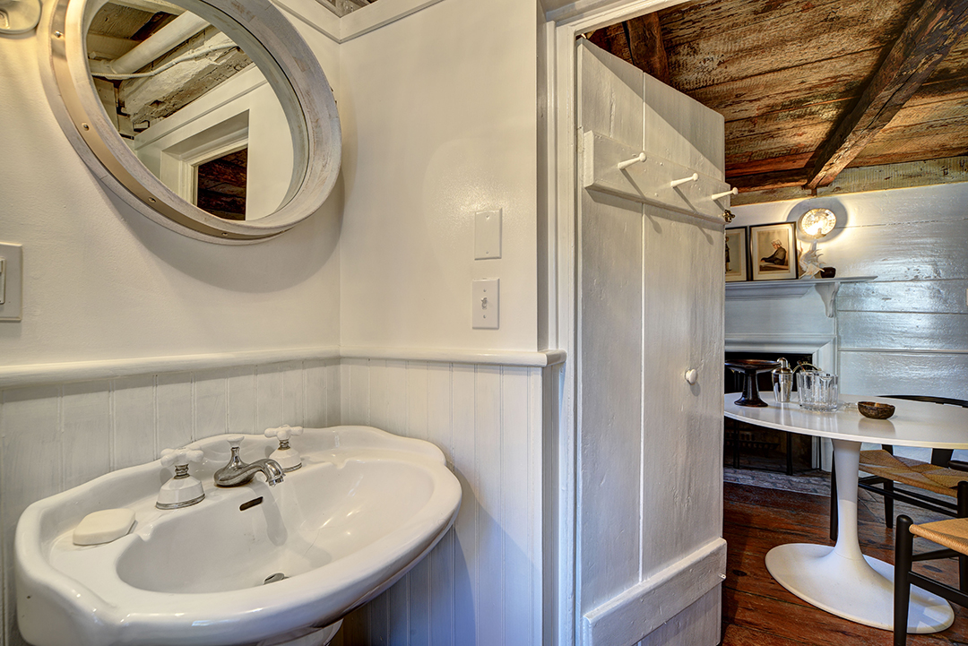The Oldest Home In The Hamptons Is Currently Listed For 2 4m 64 Union St Vanity