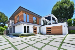 Rapper Wiz Khalifas Los Angeles Modern Looks For 4 5m 4854alonzoprint001