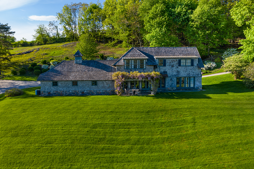 A Storybook Bedford Corners Property Dubbed Rockledge Farm Lists For 16 5m 3br Guesthouse