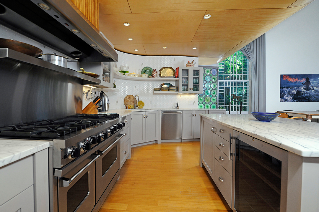 You Can Buy A Historic Church Turned Contemporary Home In Greenwich For 1 8m Kitchen