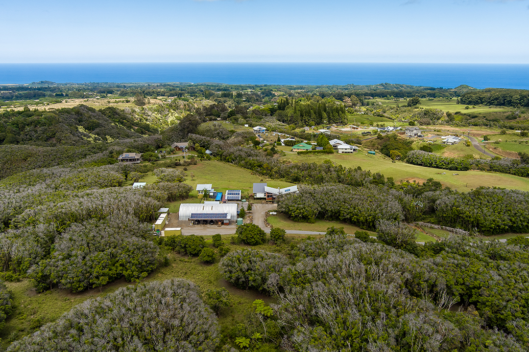 Go Off The Grid At This Stylish And Self Sufficient Estate For Sale In Hawaii 796 Awalau Rd 81
