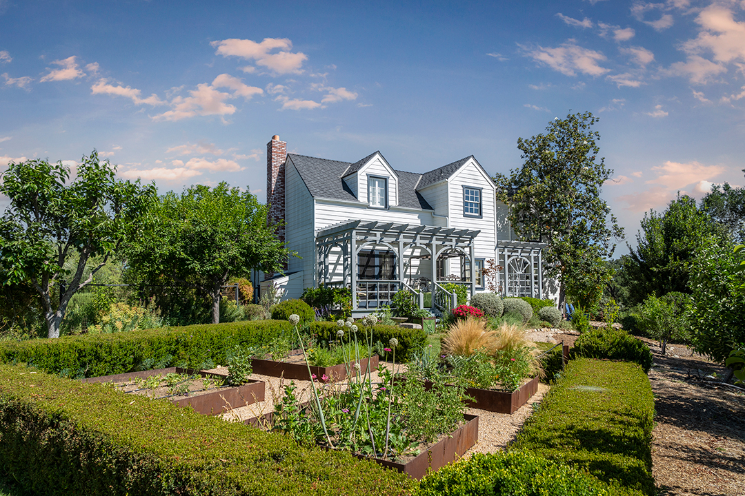 Designer Helene Aumonts Countryside California Home Harkening To France Lists For 5 8m C