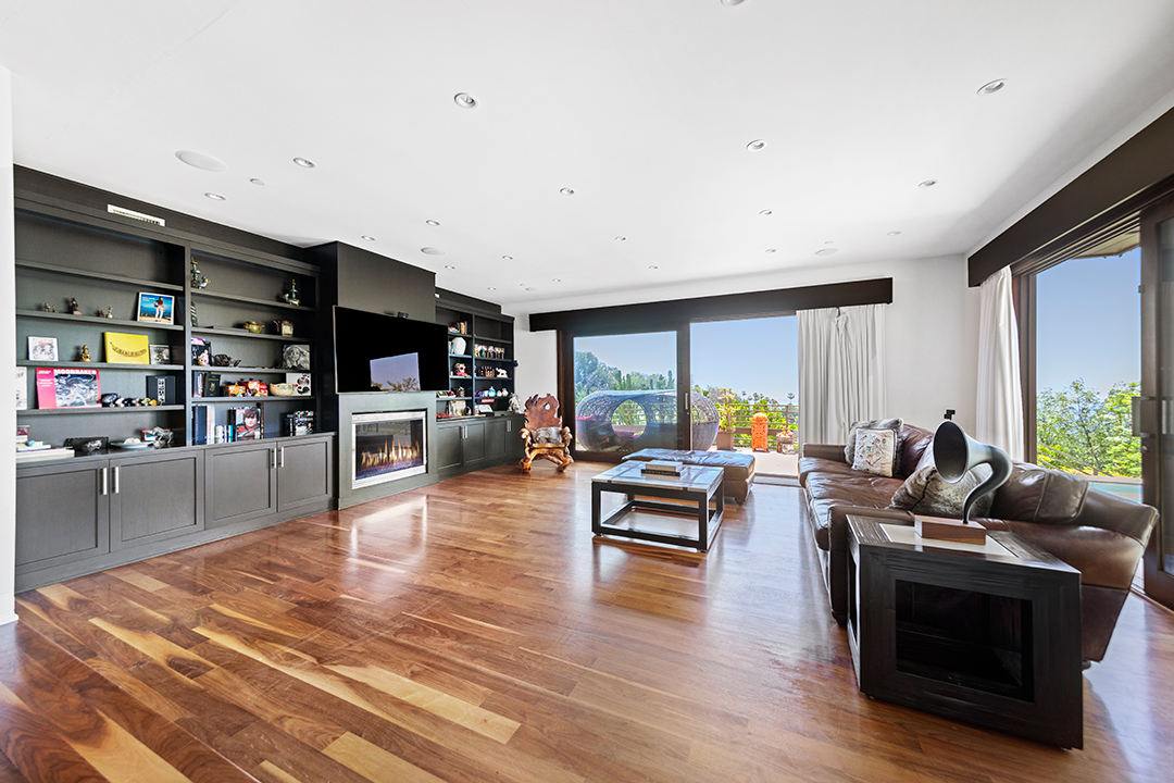 Greta Garbos Former Beverly Hills Home Hits The Market For 12m 07