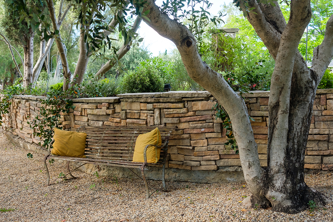 Designer Helene Aumonts Countryside California Home Harkening To France Lists For 5 8m R