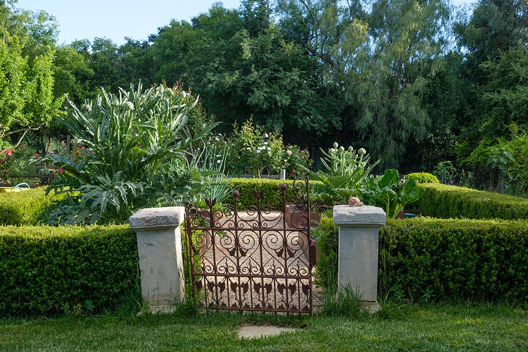 Designer Helene Aumonts Countryside California Home Harkening To France Lists For 5 8m Zzzzz