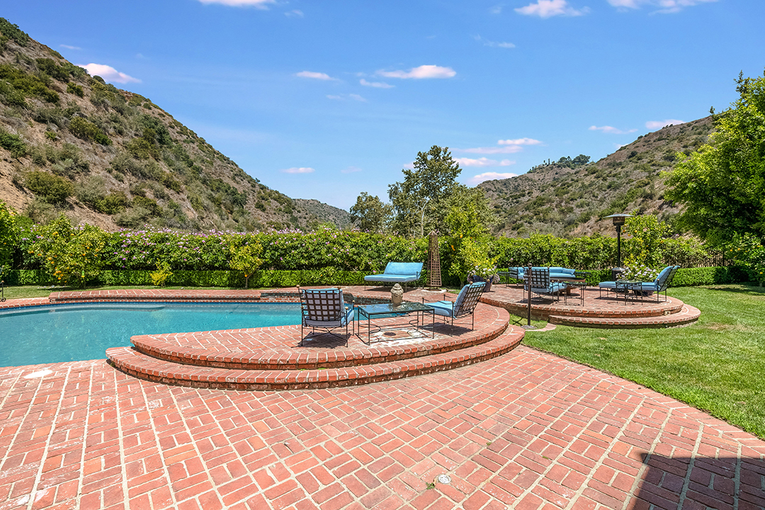 Bel Air Home Custom Built And Signed By Basketball Great Magic Johnson Lists For 14 5m 1122