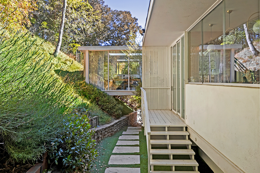 Actress Jaime King Lists A Circa 1960 Beverly Hills House Built By Walt Disney 1612 Schuyler 23 Mod