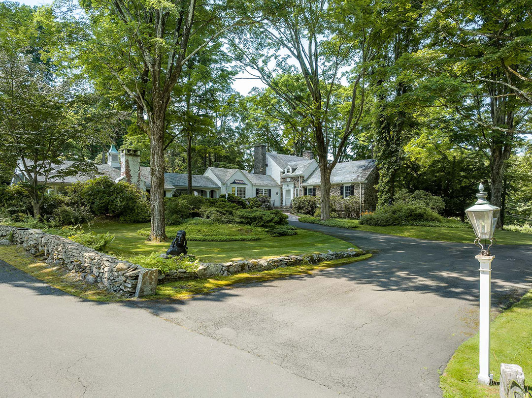 60 Pound Ridge Rd House