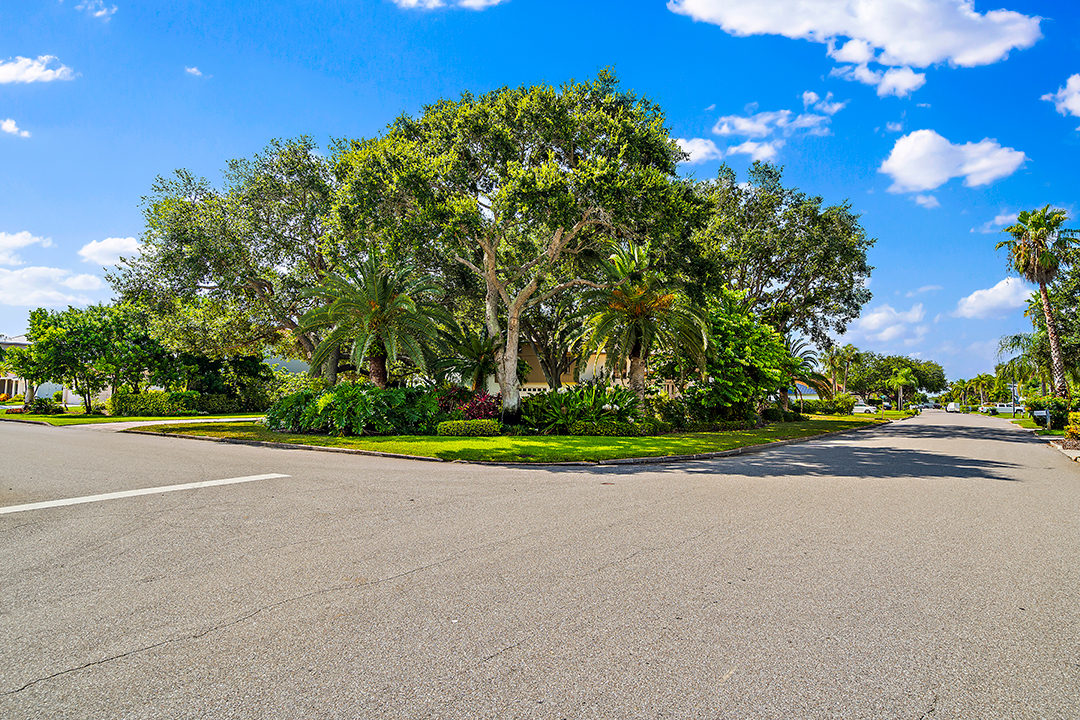 Abbas Former Florida Getaway For Warm Weather Fun Hits The Market E