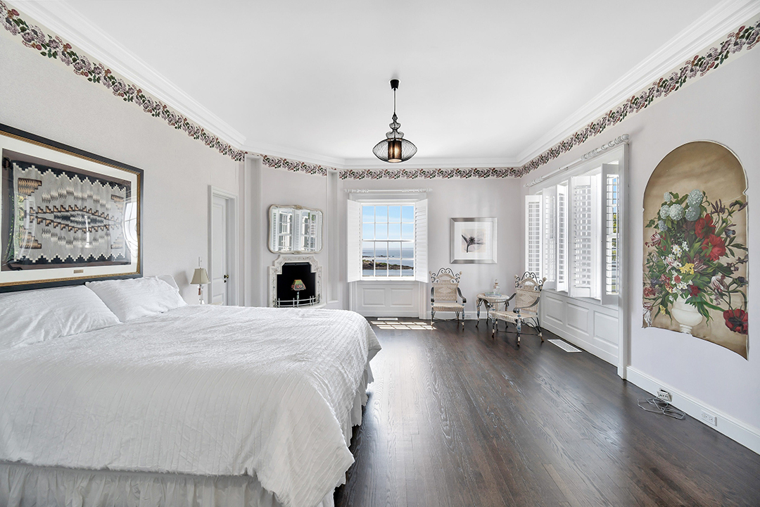 Donald Trumps Former Greenwich Estate Relists After Years Of Being On And Off The Market Y