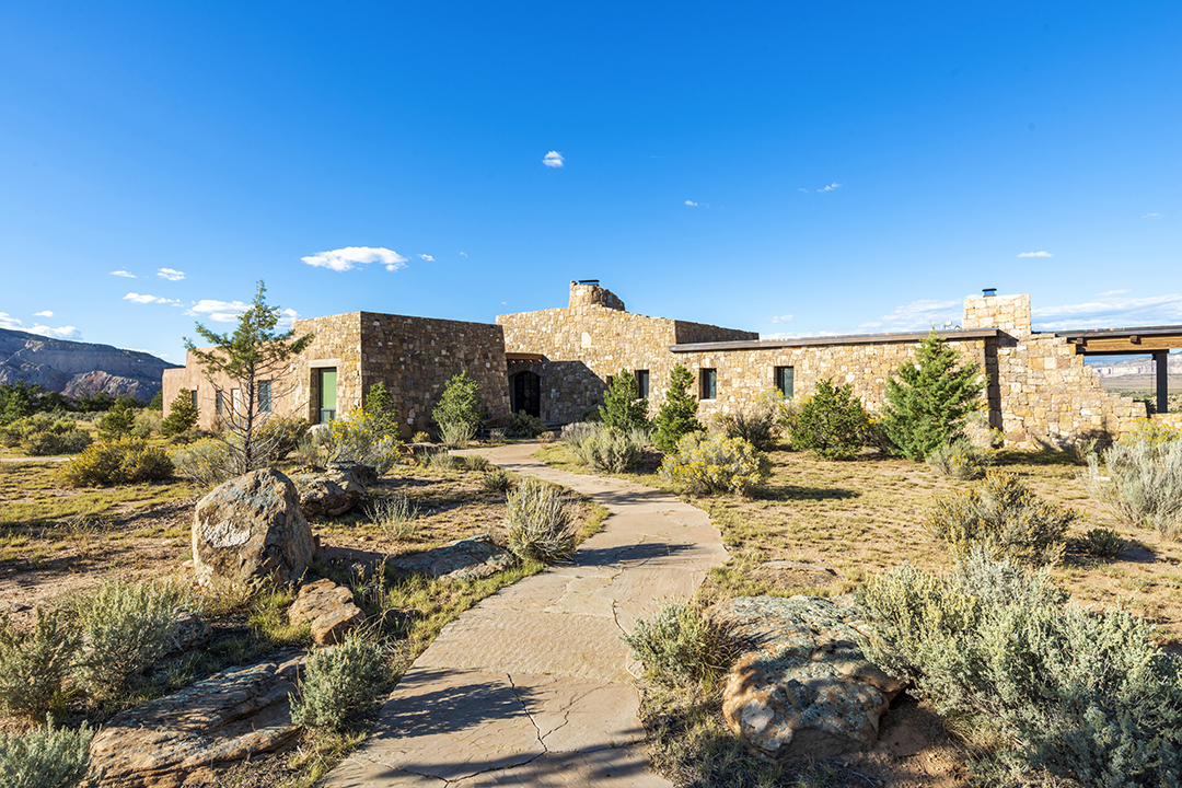 Tour Tom Fords Former Santa Fe Desert Sanctuary Newly Placed On The Market 057720020