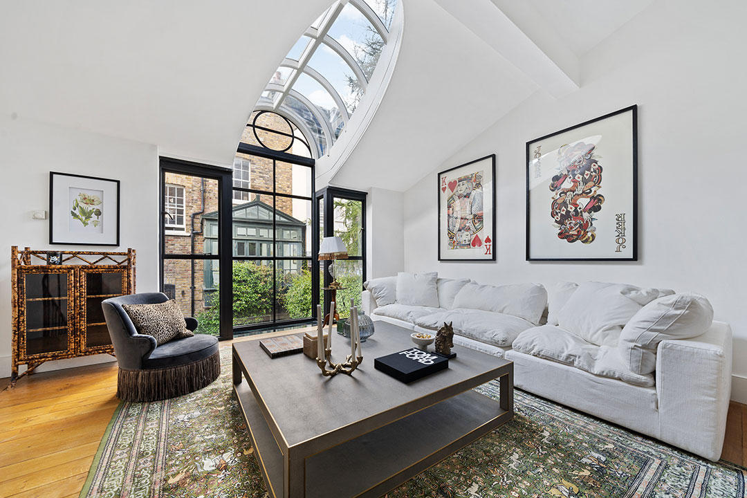 75 Chester Row Living Area