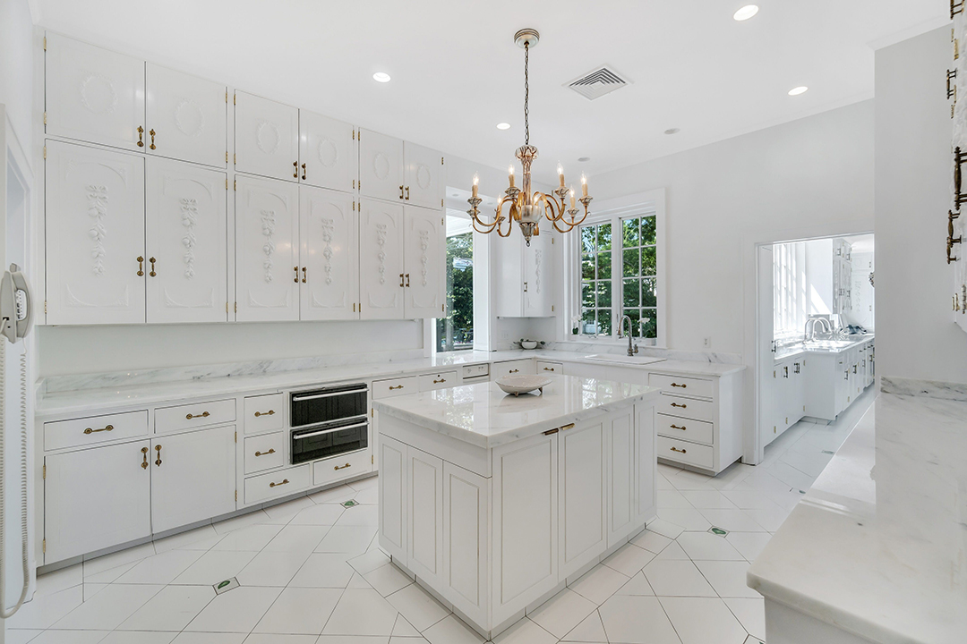 Donald Trumps Former Greenwich Estate Relists After Years Of Being On And Off The Market R