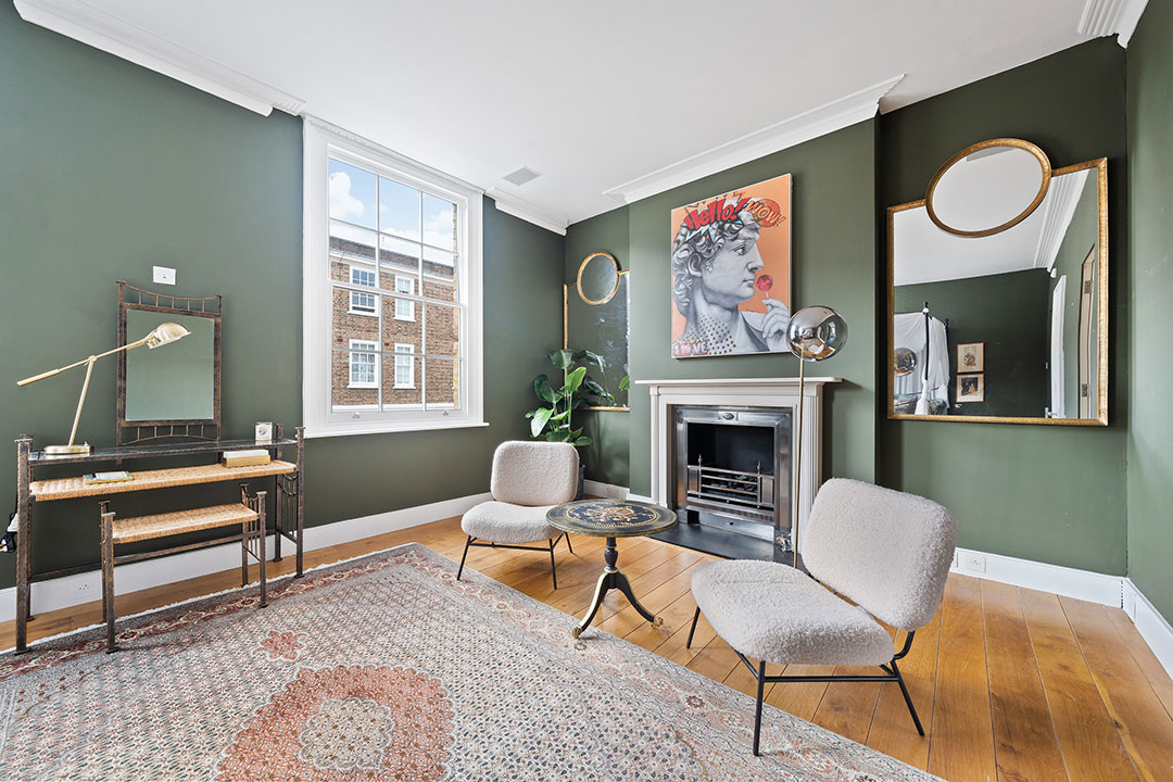 75 Chester Row Primary Bedroom Sitting Area