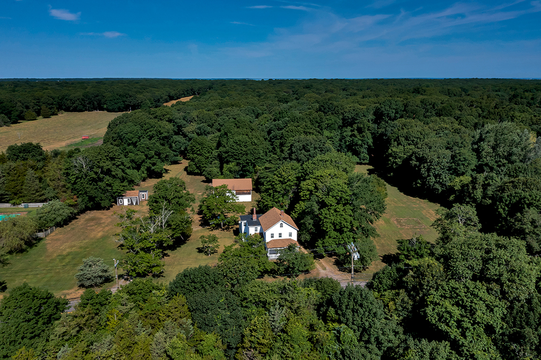 A Historic East Hampton Estate Owned By The Same Family Since 1880 Seeks 6 97m G