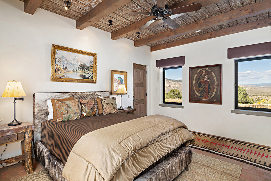 Tour Tom Fords Former Santa Fe Desert Sanctuary Newly Placed On The Market 057720027