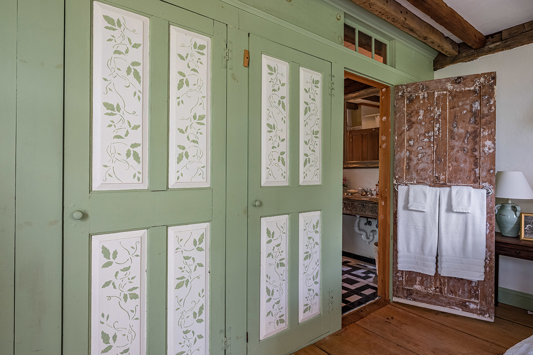 Tour A 2m Lyme Compound Dating Back To 1760 That Thinks Pink V