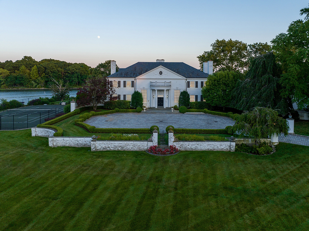 Donald Trumps Former Greenwich Estate Relists After Years Of Being On And Off The Market Aaa