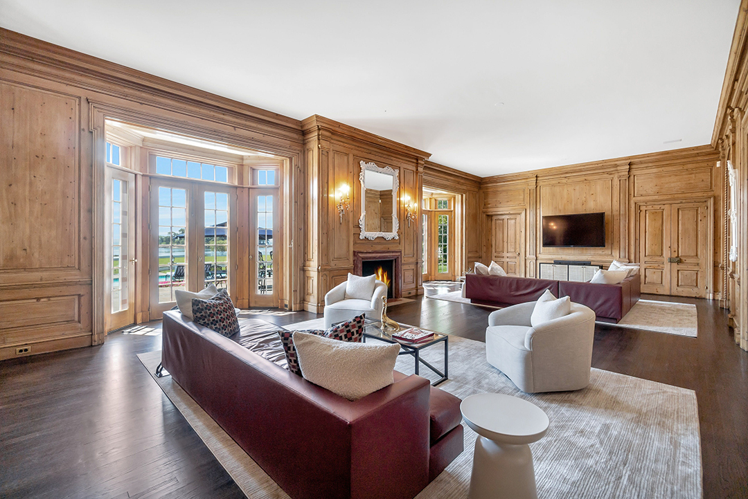 Donald Trumps Former Greenwich Estate Relists After Years Of Being On And Off The Market N