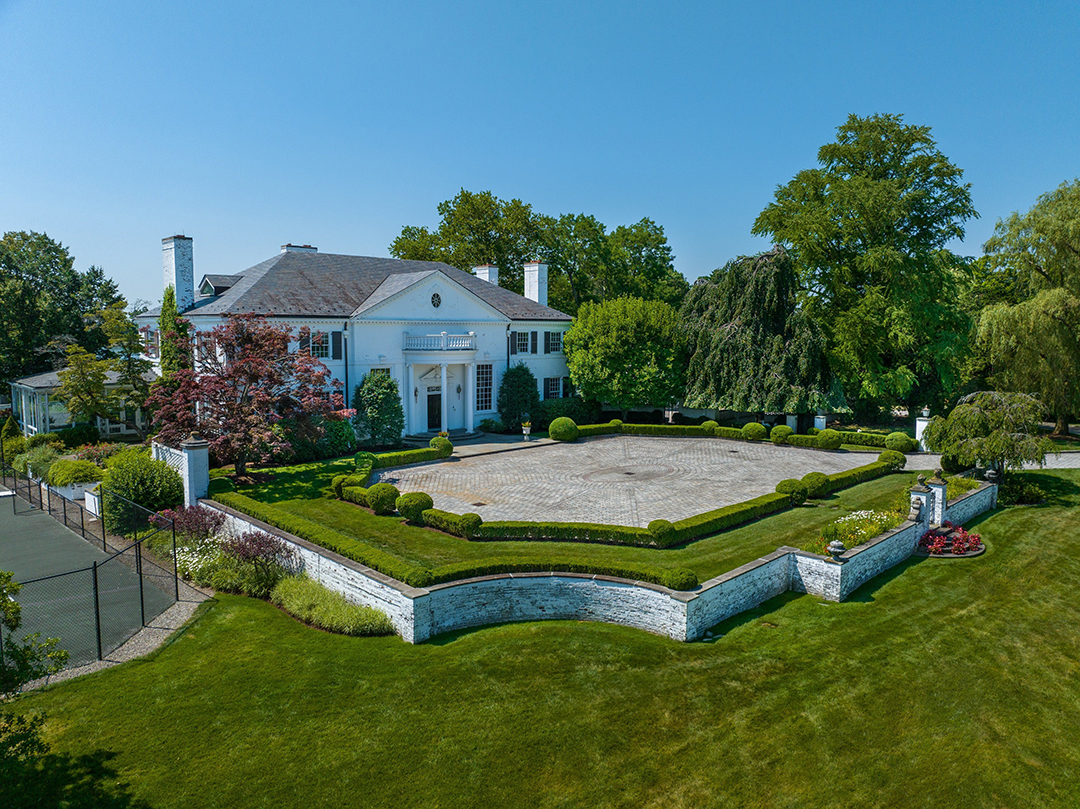 Donald Trumps Former Greenwich Estate Relists After Years Of Being On And Off The Market E