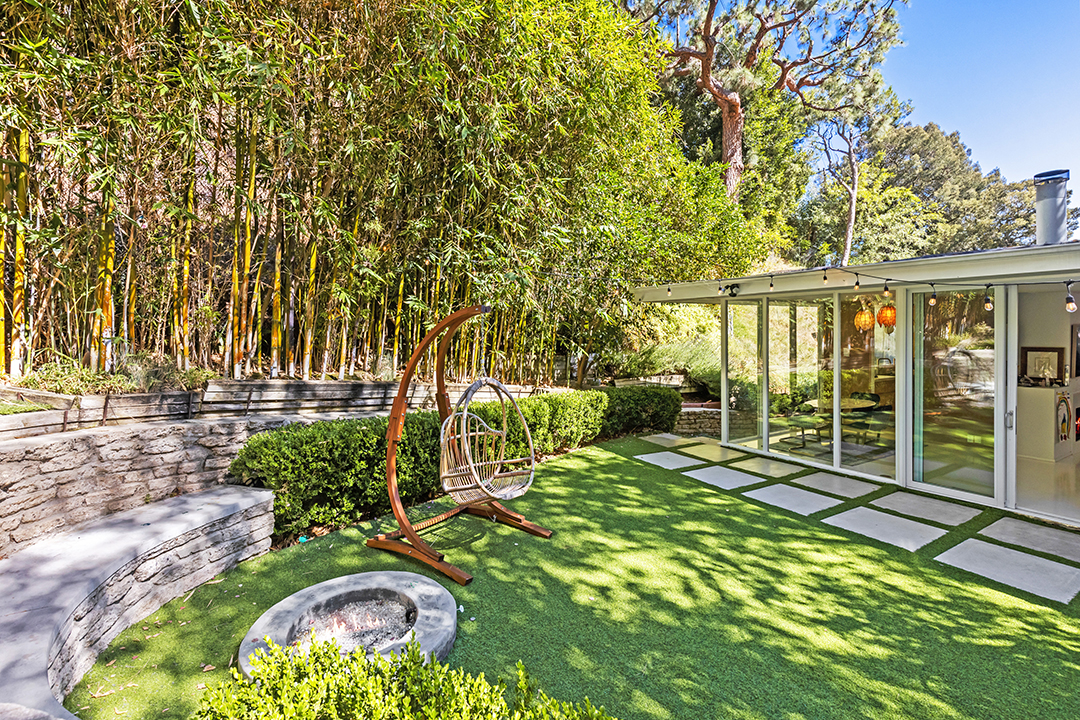 Actress Jaime King Lists A Circa 1960 Beverly Hills House Built By Walt Disney 1612 Schuyler 26 Mod