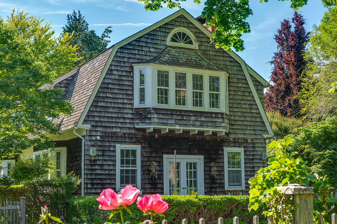 4 Luxurious East Hampton Gems For Sale At All Different Price Points 35 Baiting Hollow Rd East Hampton Rear Detail