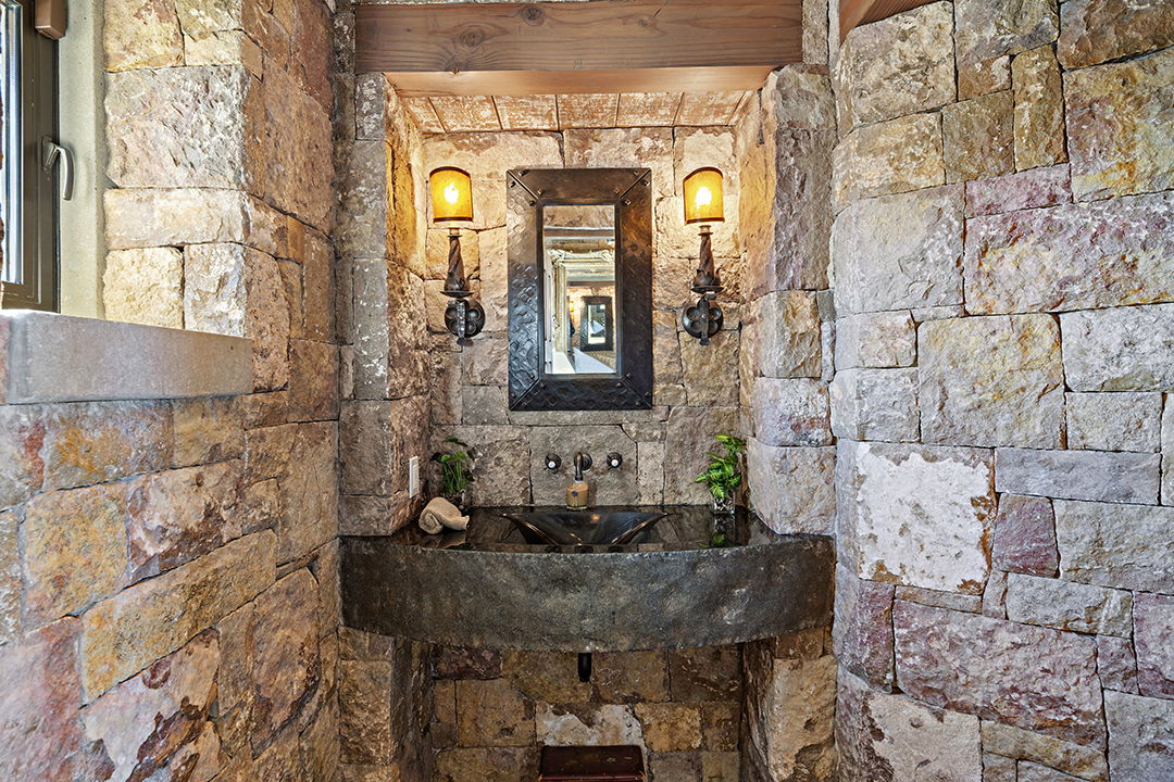 Tour Tom Fords Former Santa Fe Desert Sanctuary Newly Placed On The Market 057720017