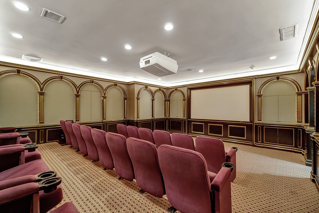 Donald Trumps Former Greenwich Estate Relists After Years Of Being On And Off The Markezzzzz