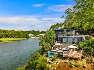 Cali Meets Connecticut At A Unique Waterfront Home In Norwalk Asking 2 8m B