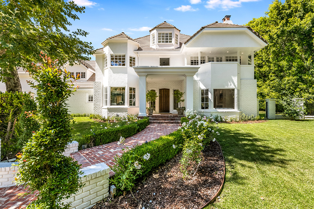 Bel Air Home Custom Built And Signed By Basketball Great Magic Johnson Lists For 14 5m 000