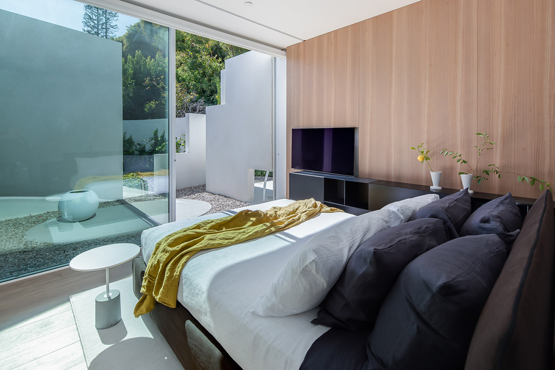 Renowned Architect Miguel Angel Aragones Lists Minimalist Yet Groovy Beverly Hills Masterpiece 510 Arkell 81