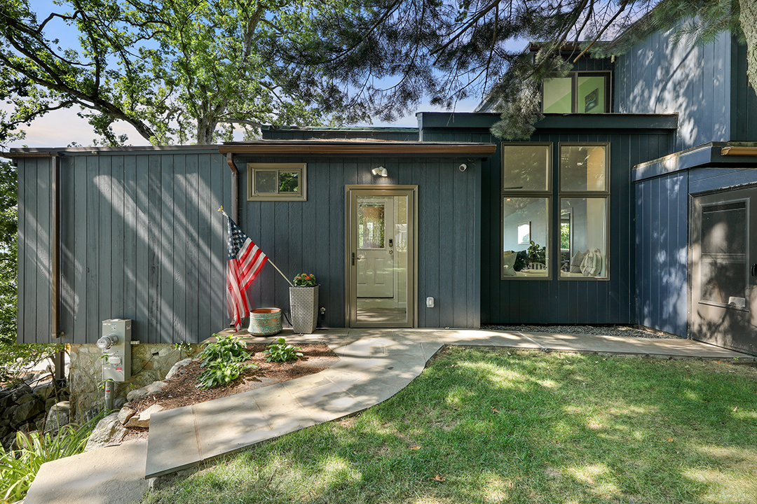Cali Meets Connecticut At A Unique Waterfront Home In Norwalk Asking 2 8m M
