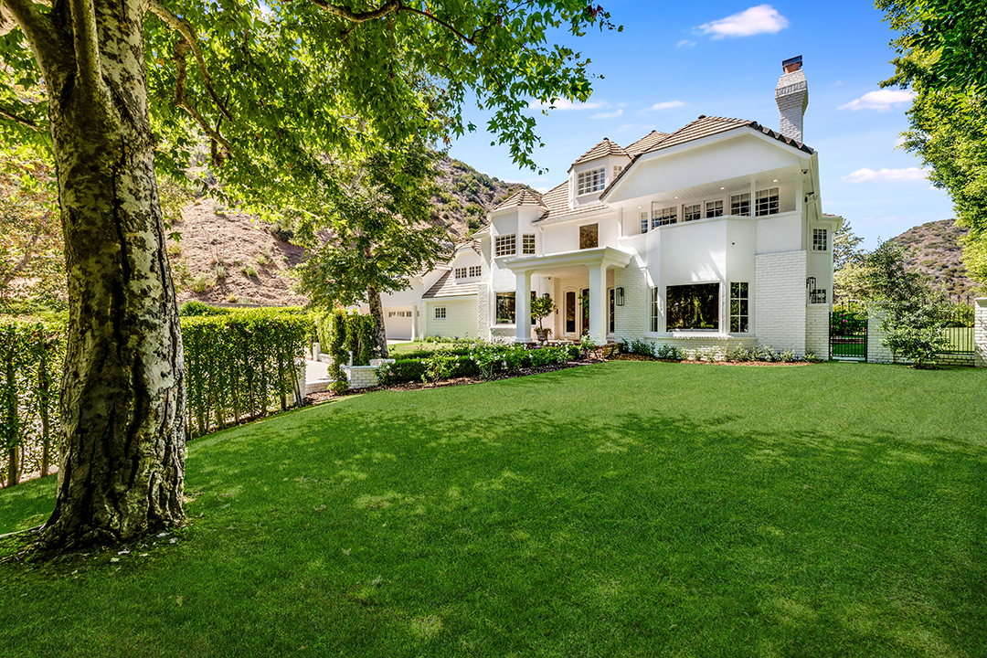 Bel Air Home Custom Built And Signed By Basketball Great Magic Johnson Lists For 14 5m 007
