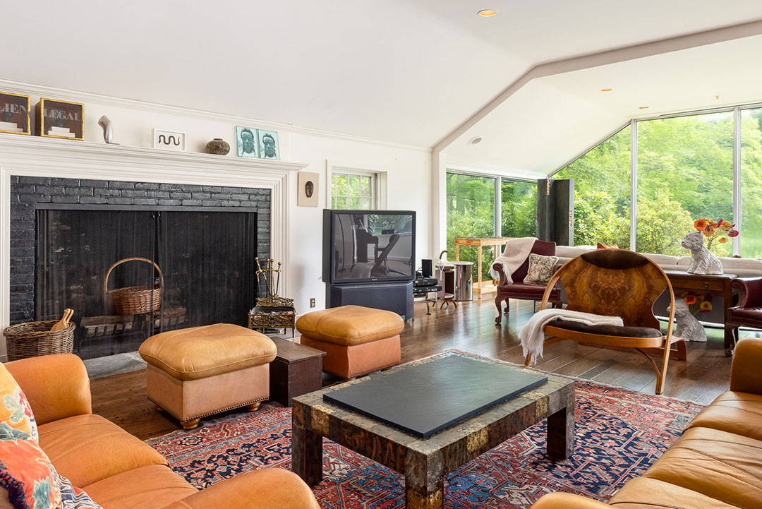 60 Pound Ridge Rd Livingroom