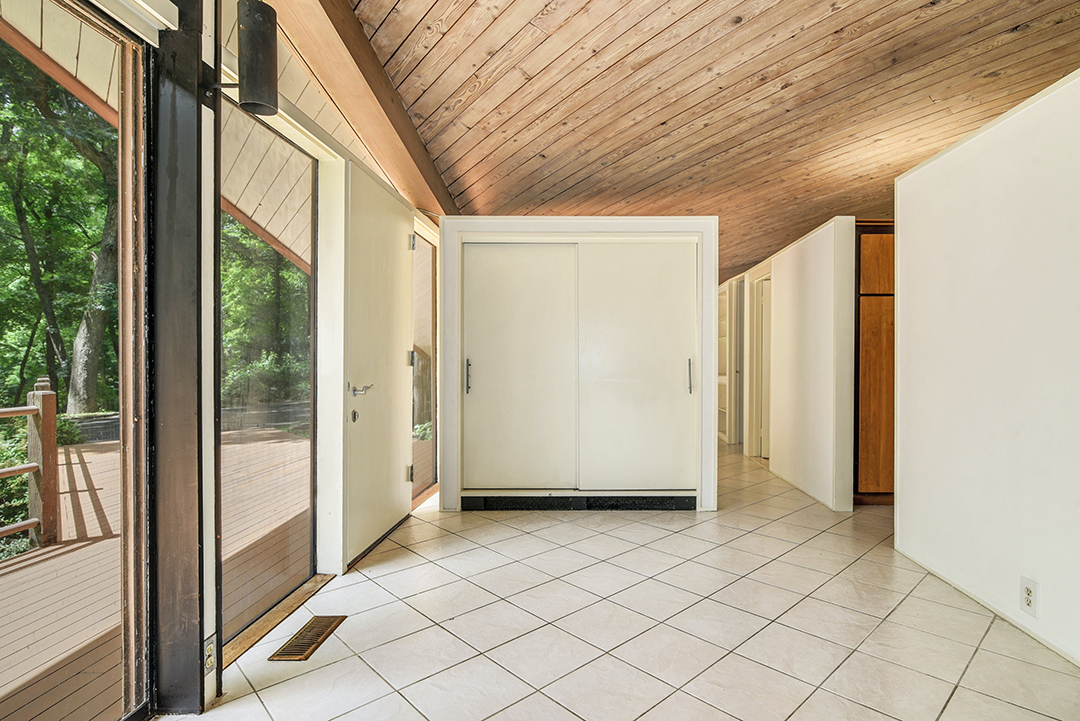 New Canaans Treasured Circa 1960 Evans House Lists For 2 1m E