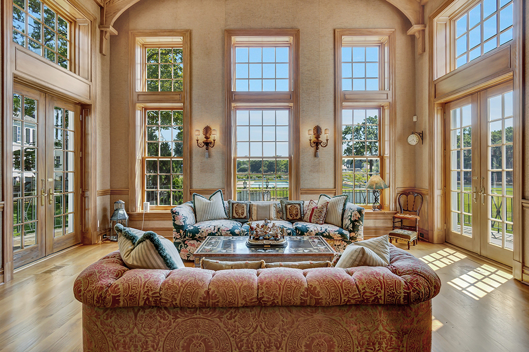 Donald Trumps Former Greenwich Estate Relists After Years Of Being On And Off The Market Zzz