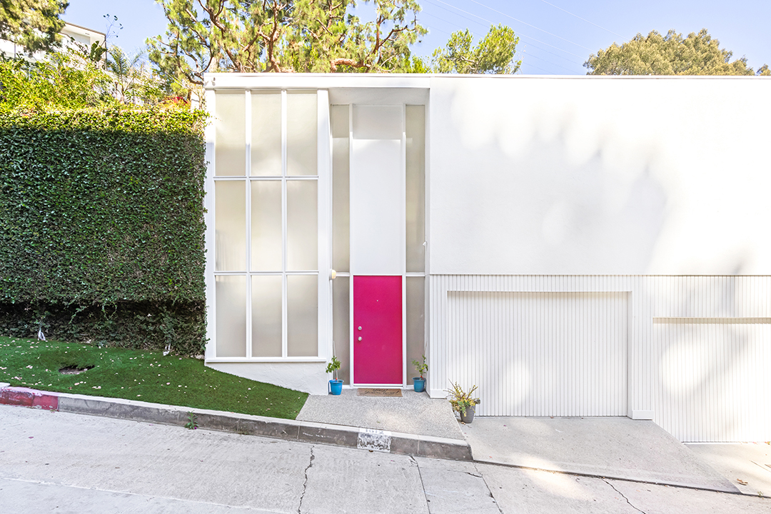 Actress Jaime King Lists A Circa 1960 Beverly Hills House Built By Walt Disney 1612 Schuyler 01