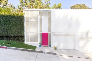 Actress Jaime King Lists A Circa 1960 Beverly Hills House Built By Walt Disney 1612 Schuyler 01