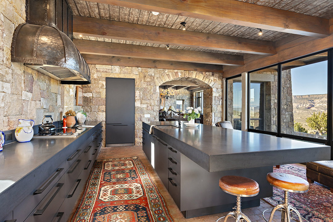 Tour Tom Fords Former Santa Fe Desert Sanctuary Newly Placed On The Market 057720015