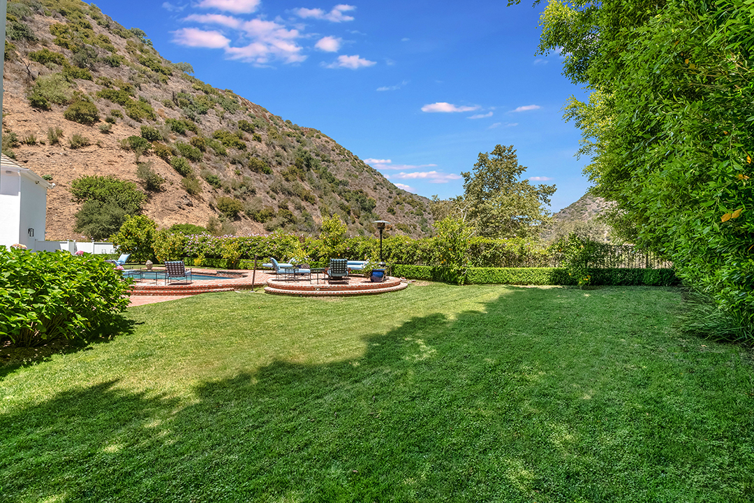 Bel Air Home Custom Built And Signed By Basketball Great Magic Johnson Lists For 14 5m 1147