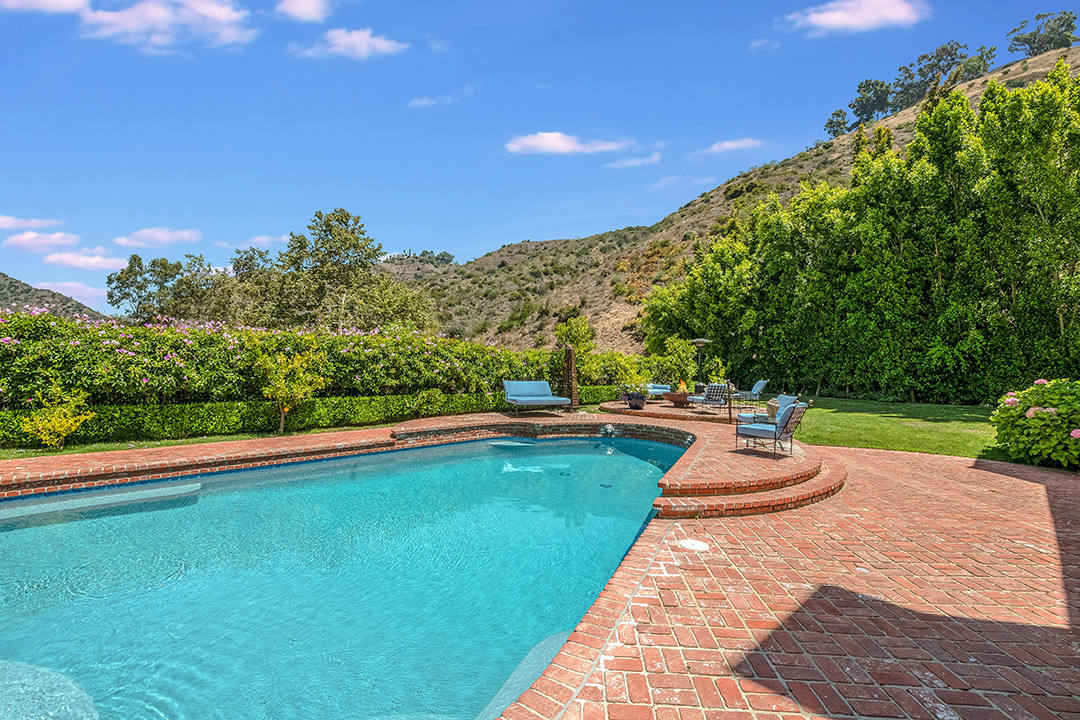 Bel Air Home Custom Built And Signed By Basketball Great Magic Johnson Lists For 14 5m 1127