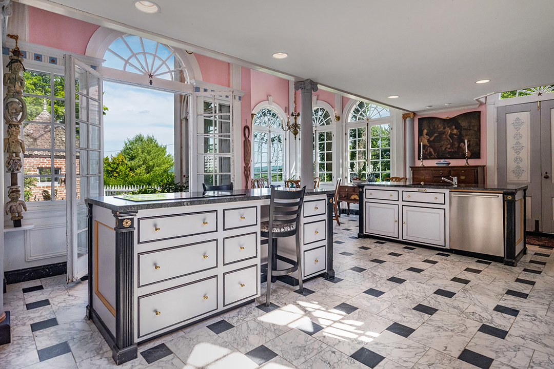 Tour A 2m Lyme Compound Dating Back To 1760 That Thinks Pink H
