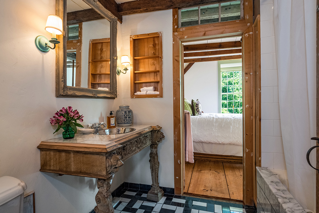 Tour A 2m Lyme Compound Dating Back To 1760 That Thinks Pink W