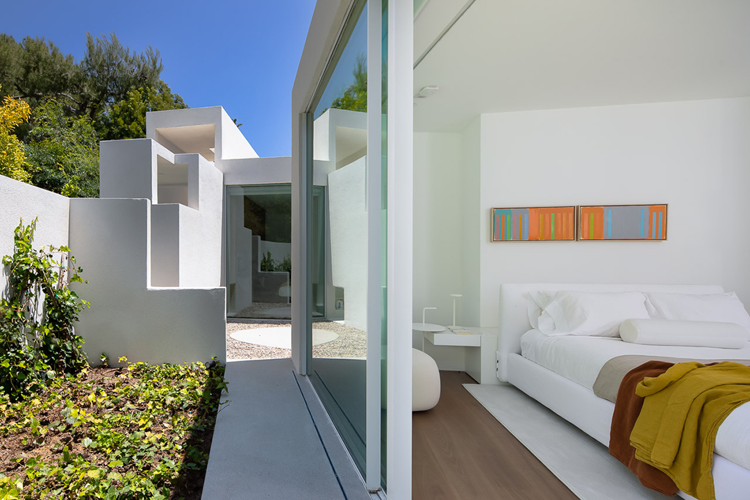 Renowned Architect Miguel Angel Aragones Lists Minimalist Yet Groovy Beverly Hills Masterpiece 510 Arkell 77